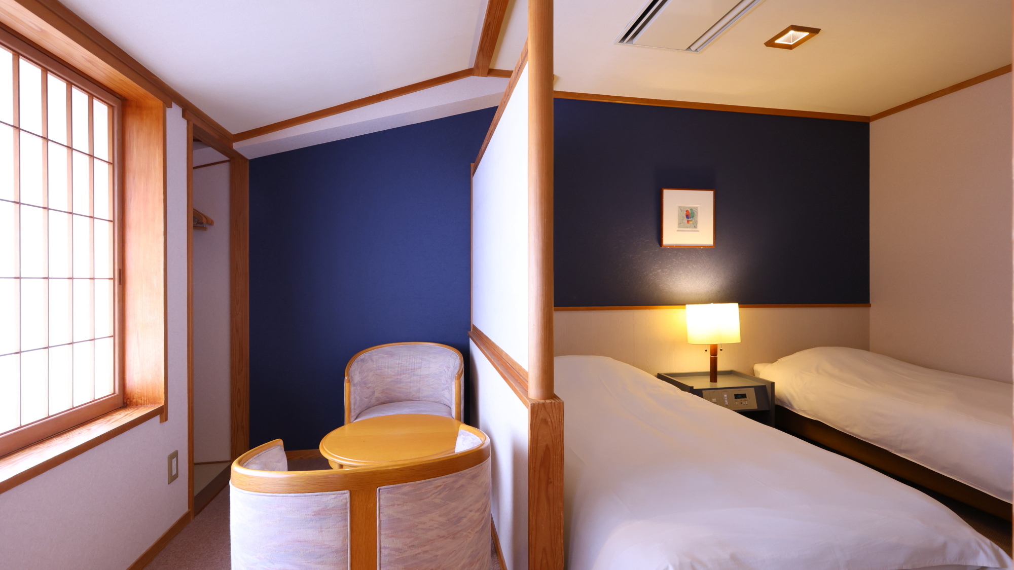 【和洋室】和室とベッドのお部屋です。