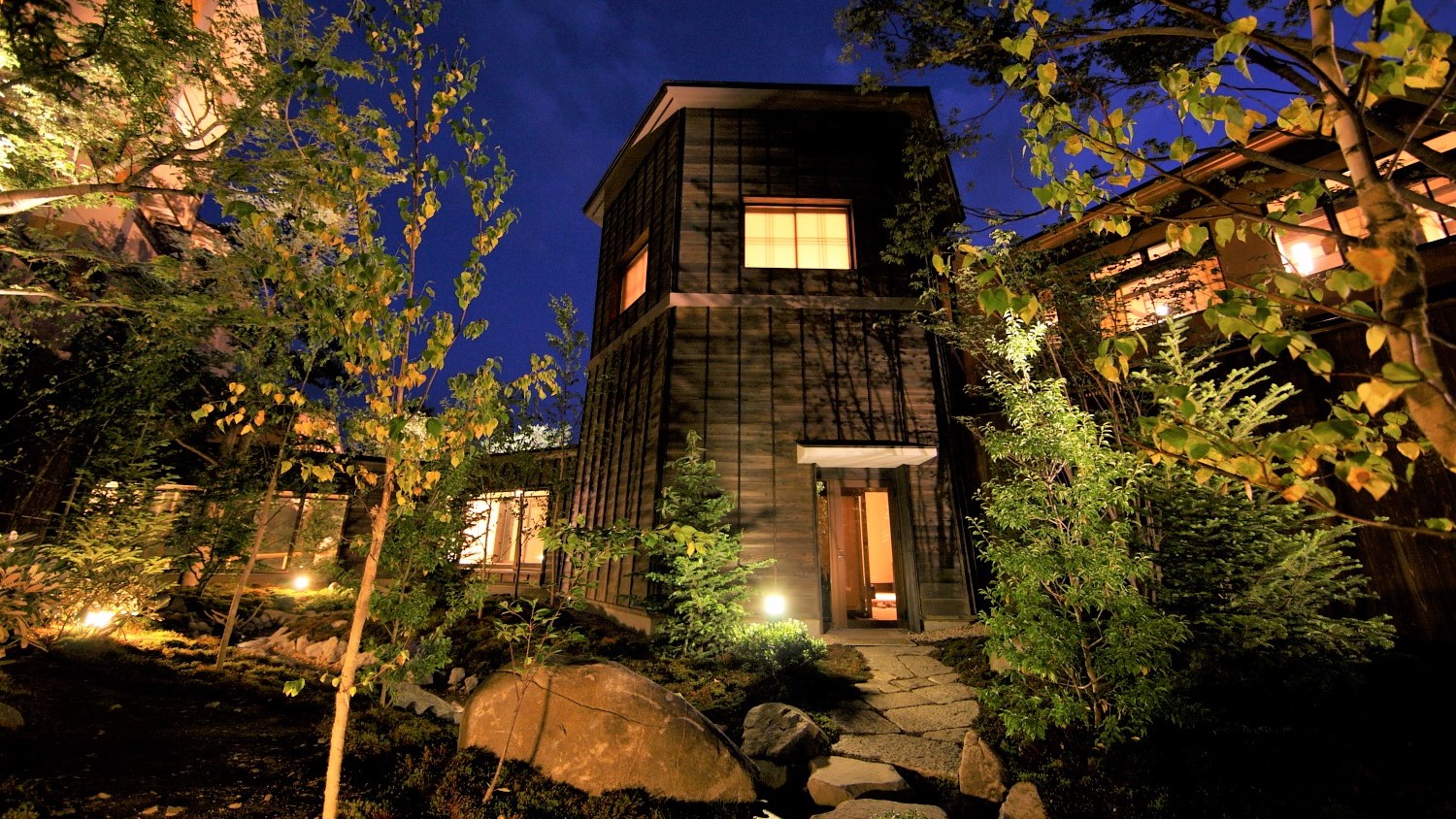 ●中庭(※貸切風呂付近の中庭)