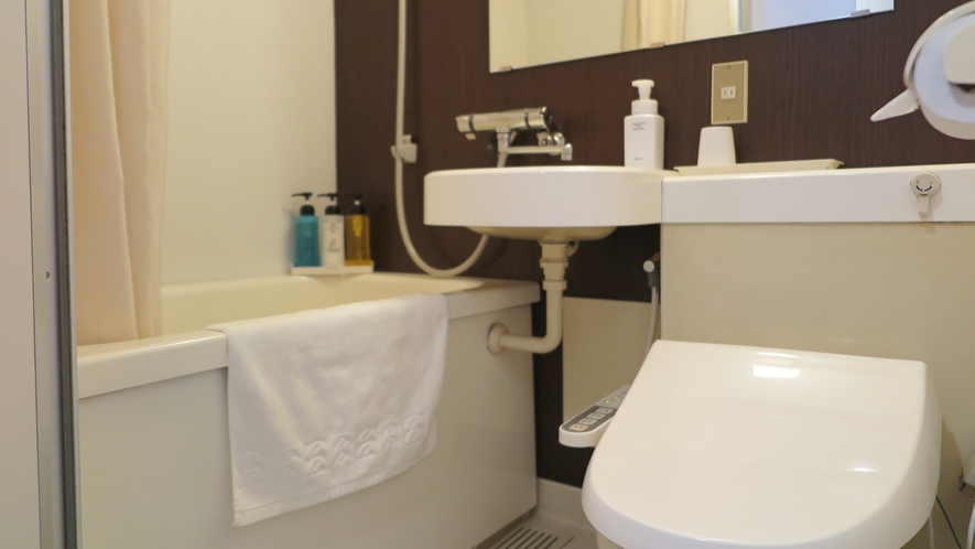 *【本館客室ユニットバス】洗浄機能付トイレを備えたオーソドックスなユニットバスを全てのお部屋に。