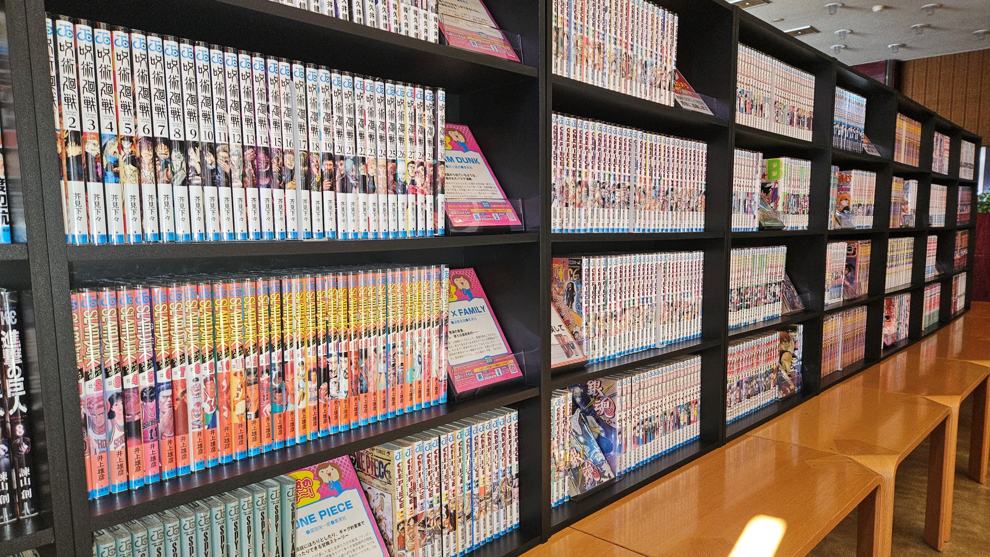 *【マンガコーナー】お部屋に持ち込みOK！人気作も読めちゃうレンタルマンガコーナー！