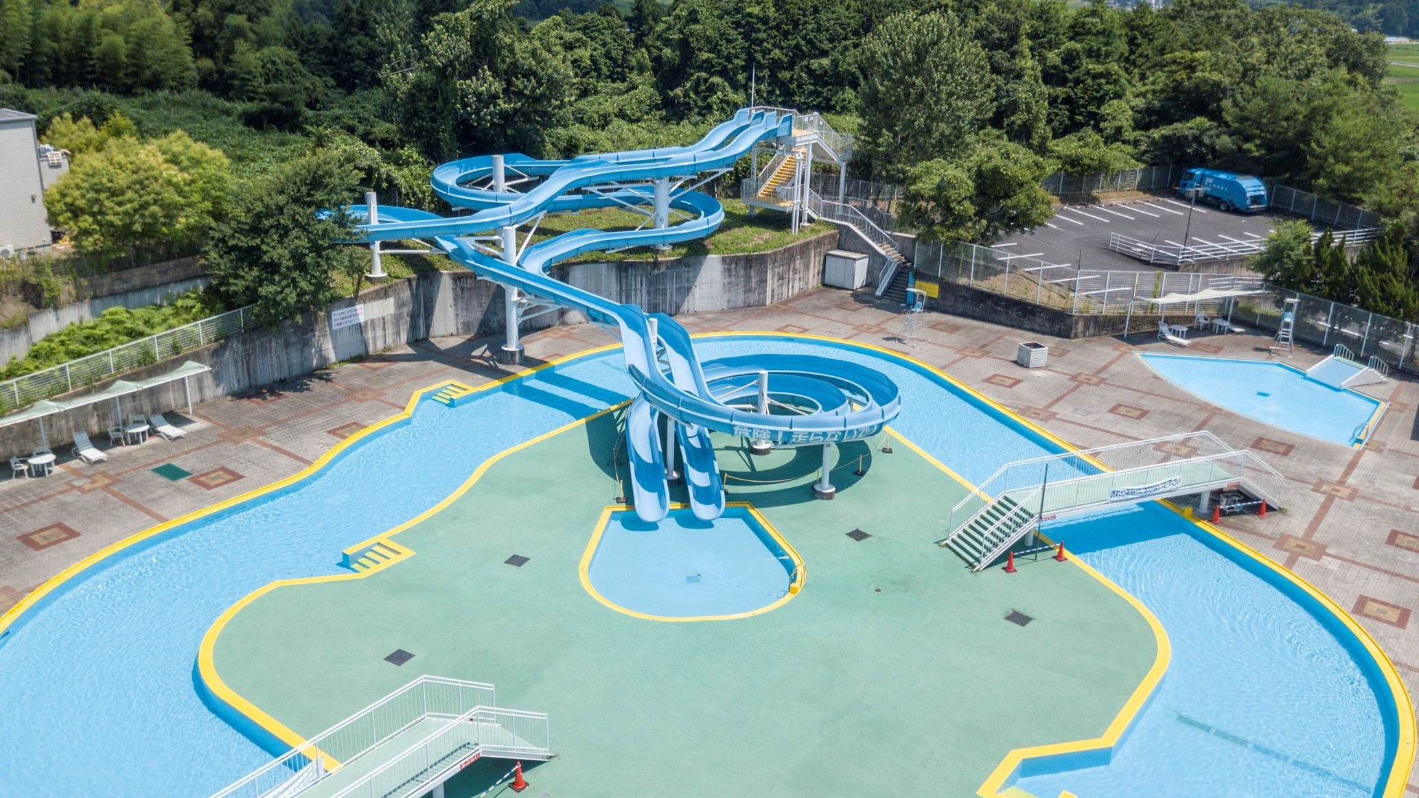 夏期限定プール