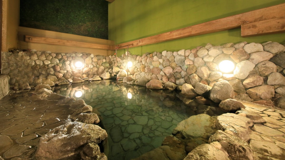 別府八湯の一つ亀川温泉の自家源泉（ナトリウム-塩化物・硫酸塩泉）