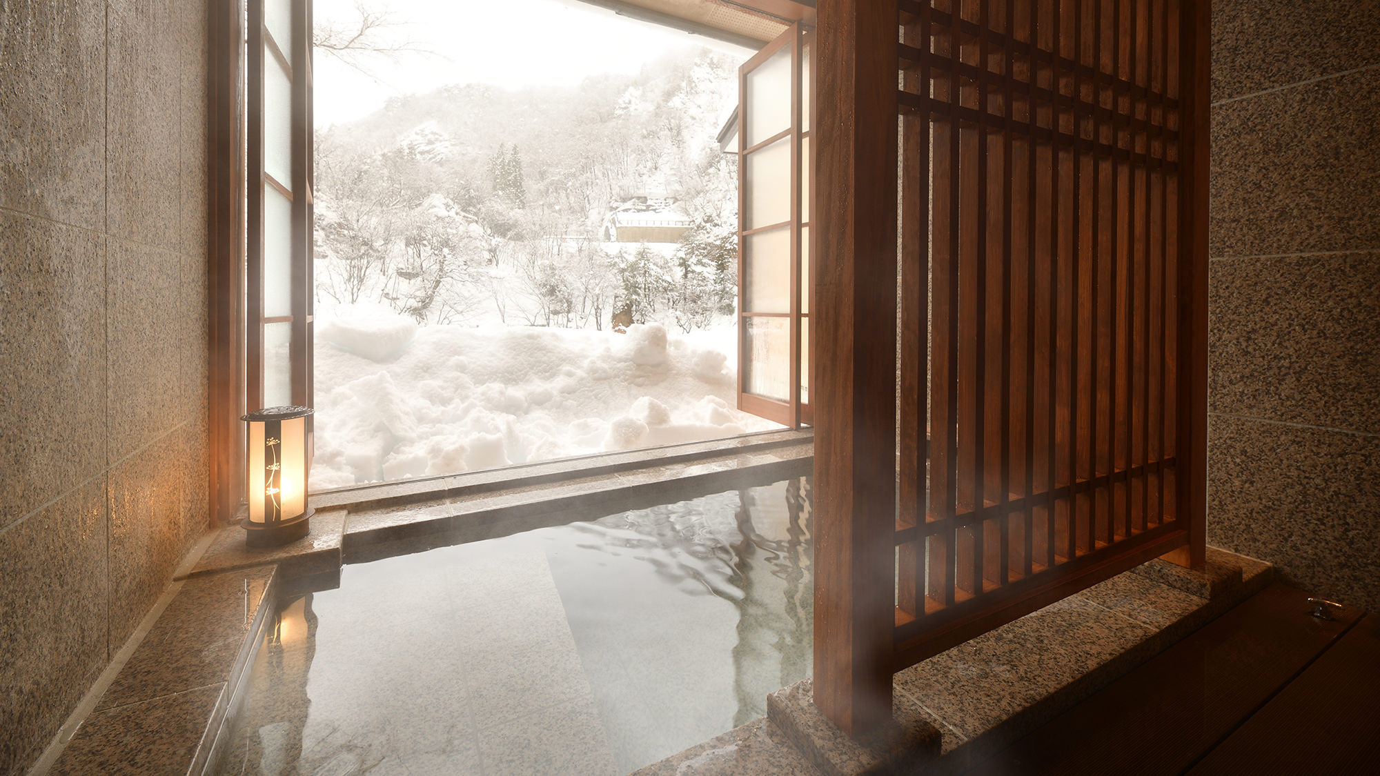 【鷹山亭】冬は雪見風呂を楽しんでいただけます