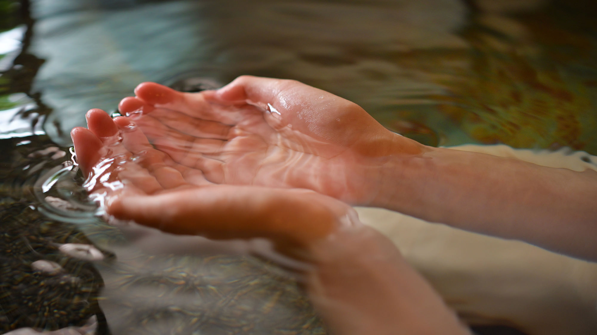 源泉掛け流しの湯