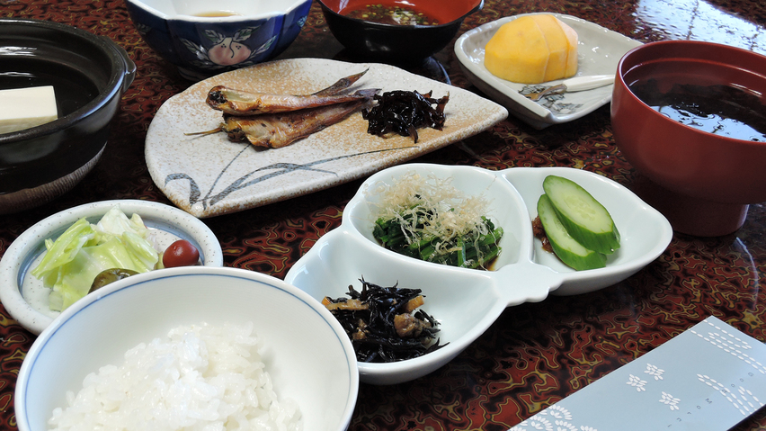【朝食付 部屋食】新潟ブランド米「いわふね産コシヒカリ」を使用。旬の味覚・郷土の味を活かした和定食