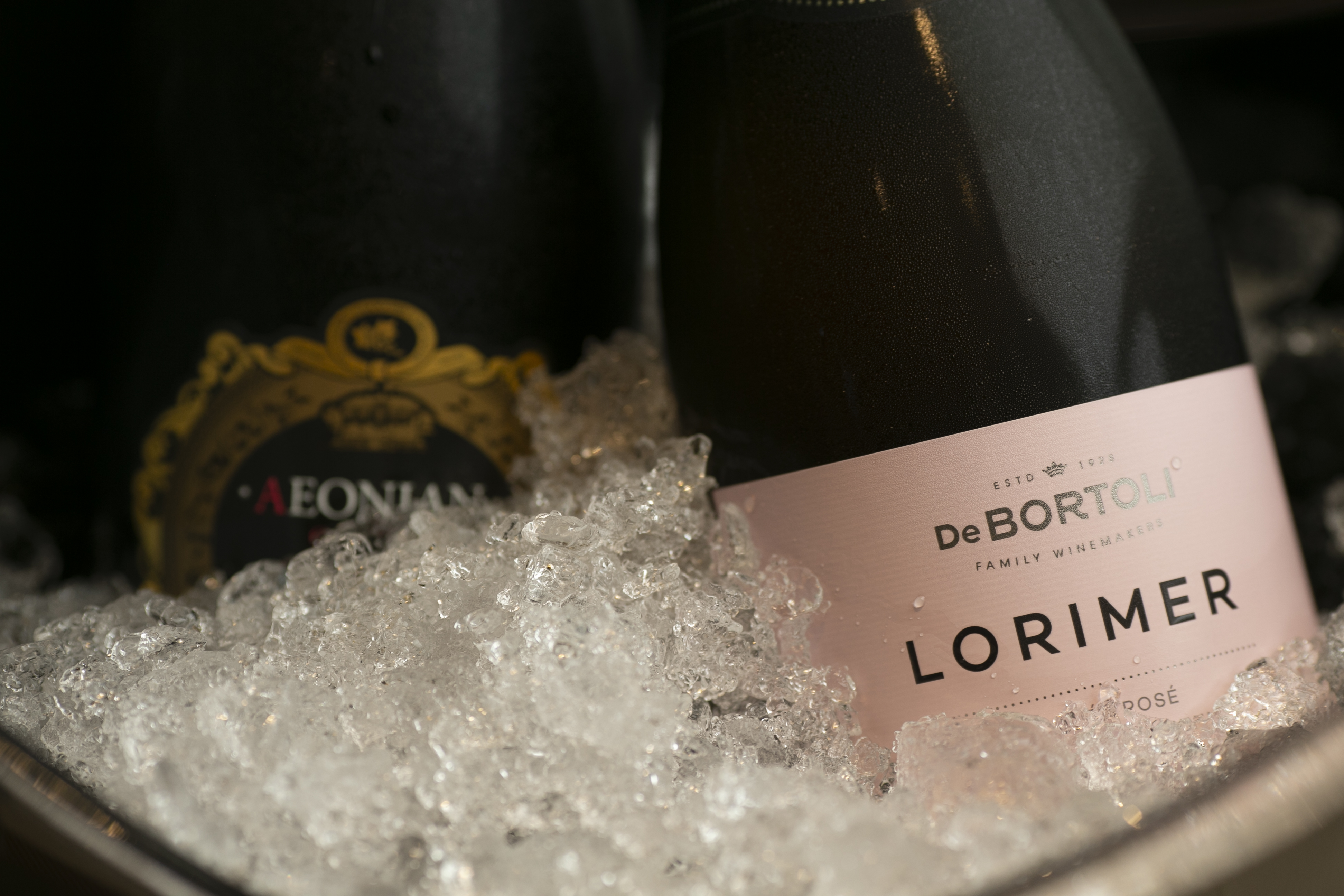 金土日祝日はおもてなしラウンジに17時-19時の間スパークリングワインもございます。