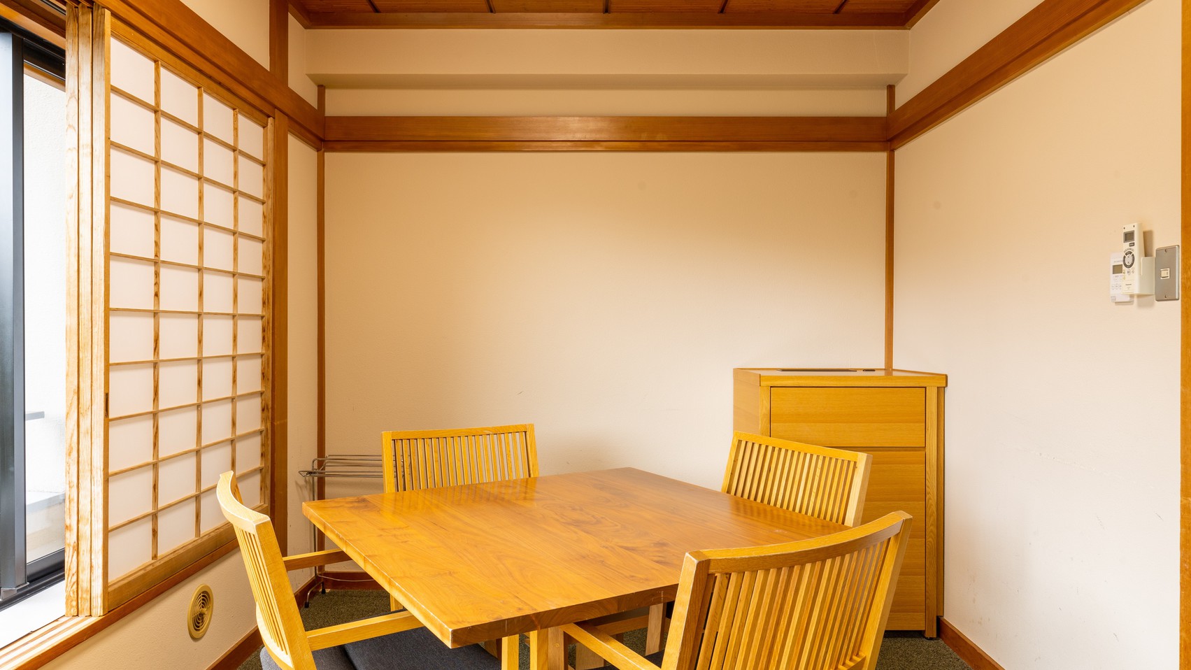 【池の棟】庭園側・一般客室（和室10畳＋洋間）