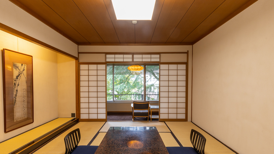 【本　館】庭園側・一般客室（和室10畳＋広縁）