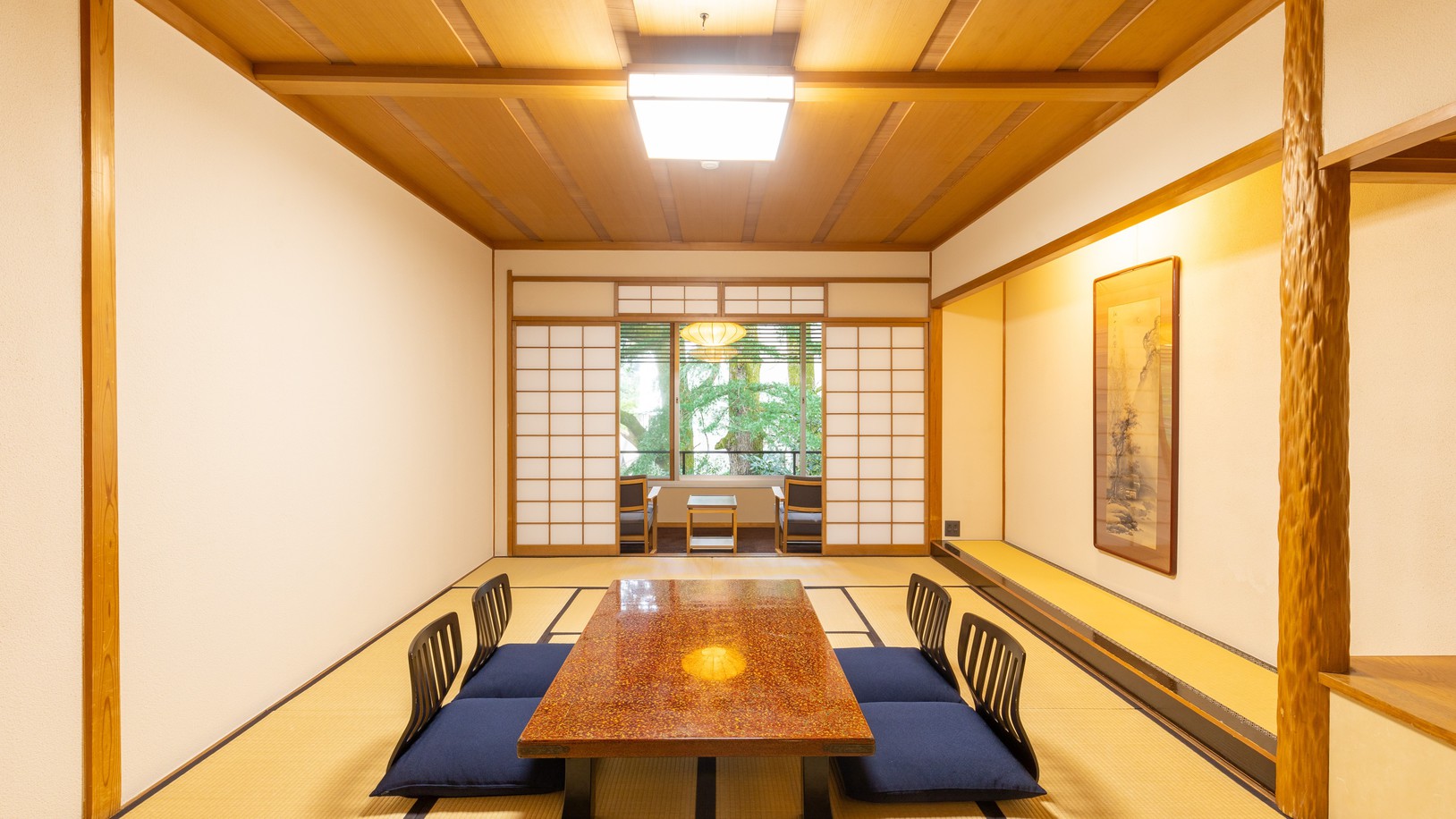 【本　館】庭園側・一般客室（和室10畳＋広縁）