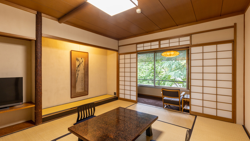 【本　館】庭園側・一般客室（和室10畳＋広縁）