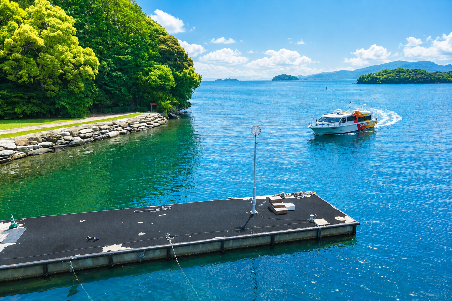 【船着き場】穏やかな大村湾を望む、リゾート感あふれる船着き場。