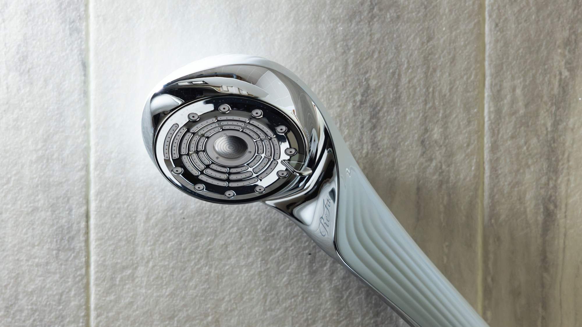 スーペリアダブルルームとプレシャスツインルームはリファのシャワーヘッド