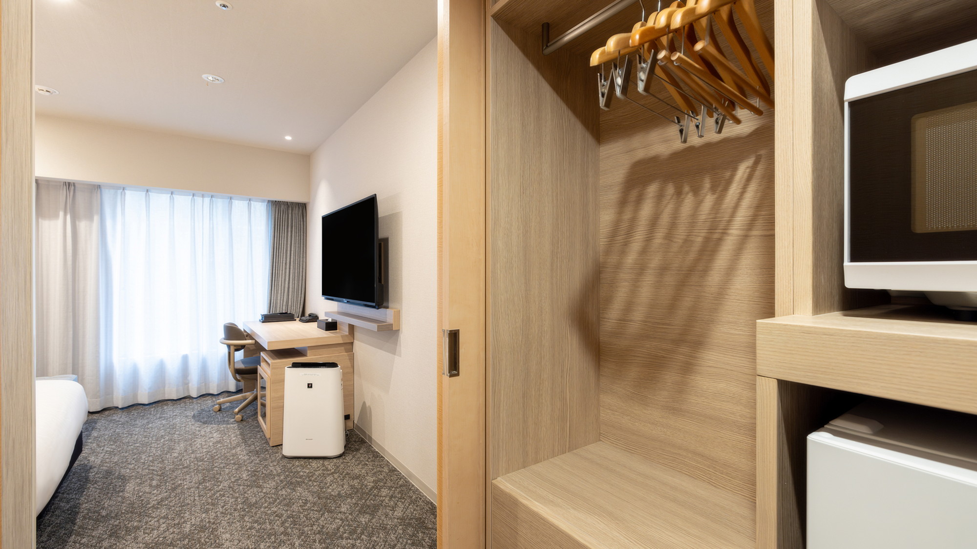 ツードア冷蔵庫と電子レンジ設置