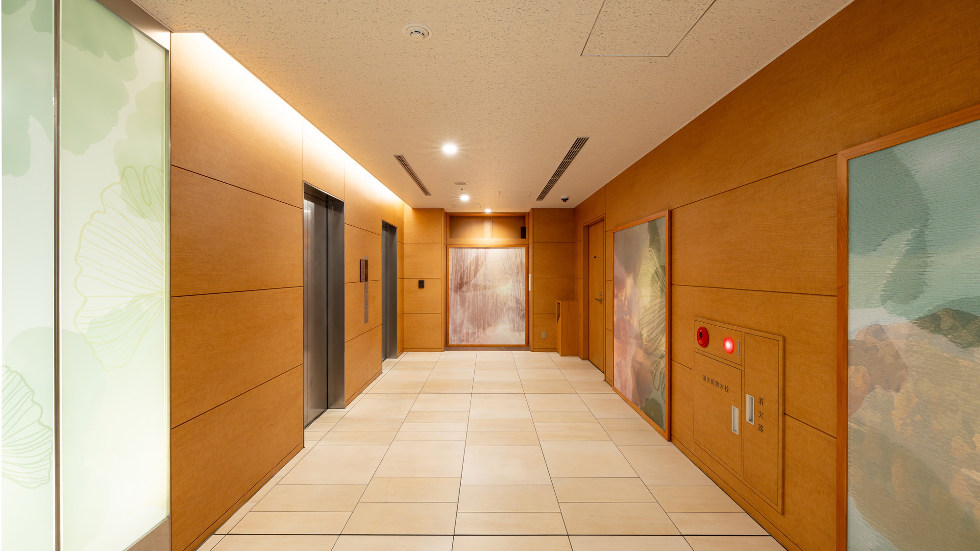 エレベーターにはセキュリティーロックがかかっております