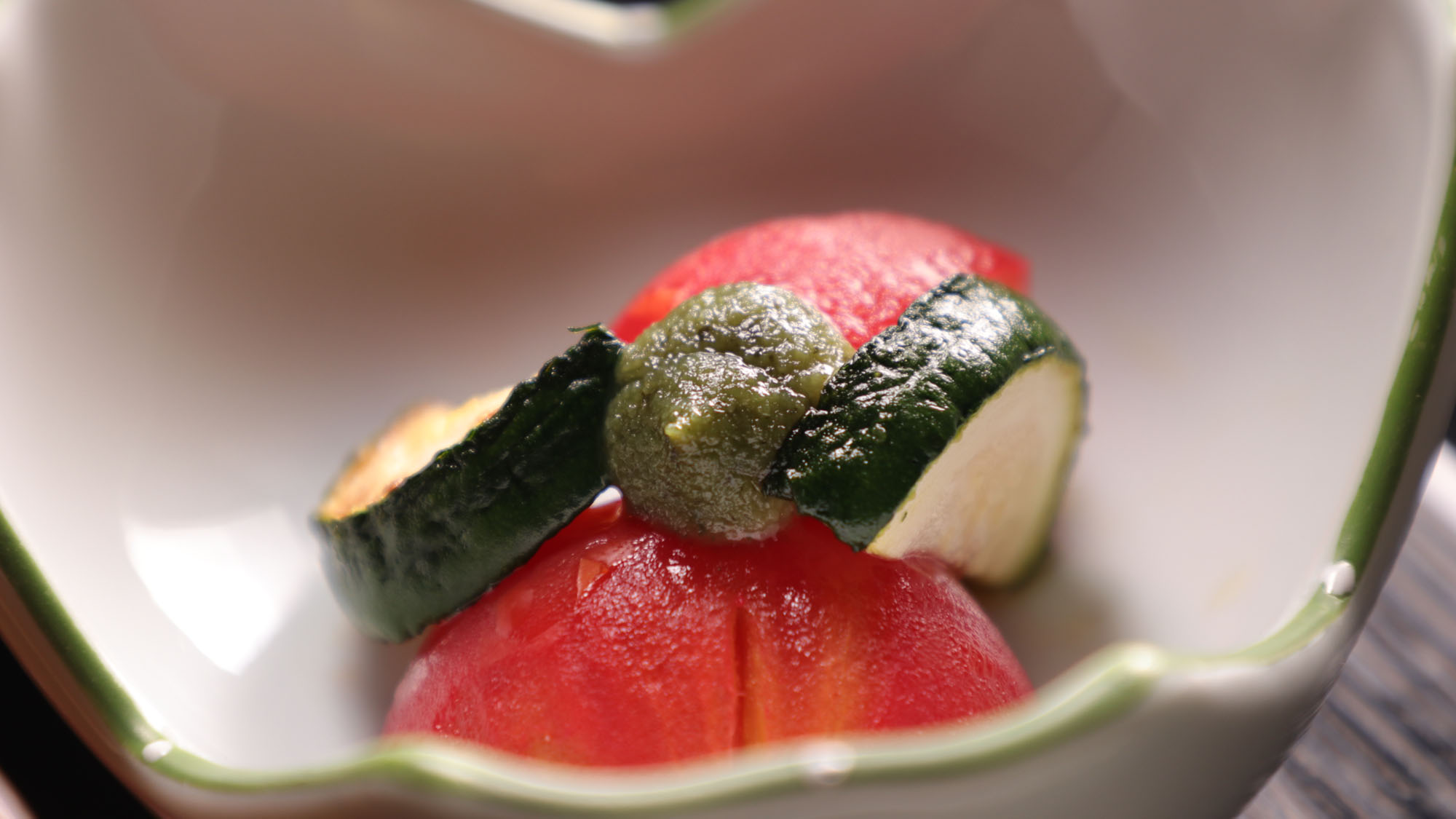 【朝食】地場産野菜を使った小鉢*