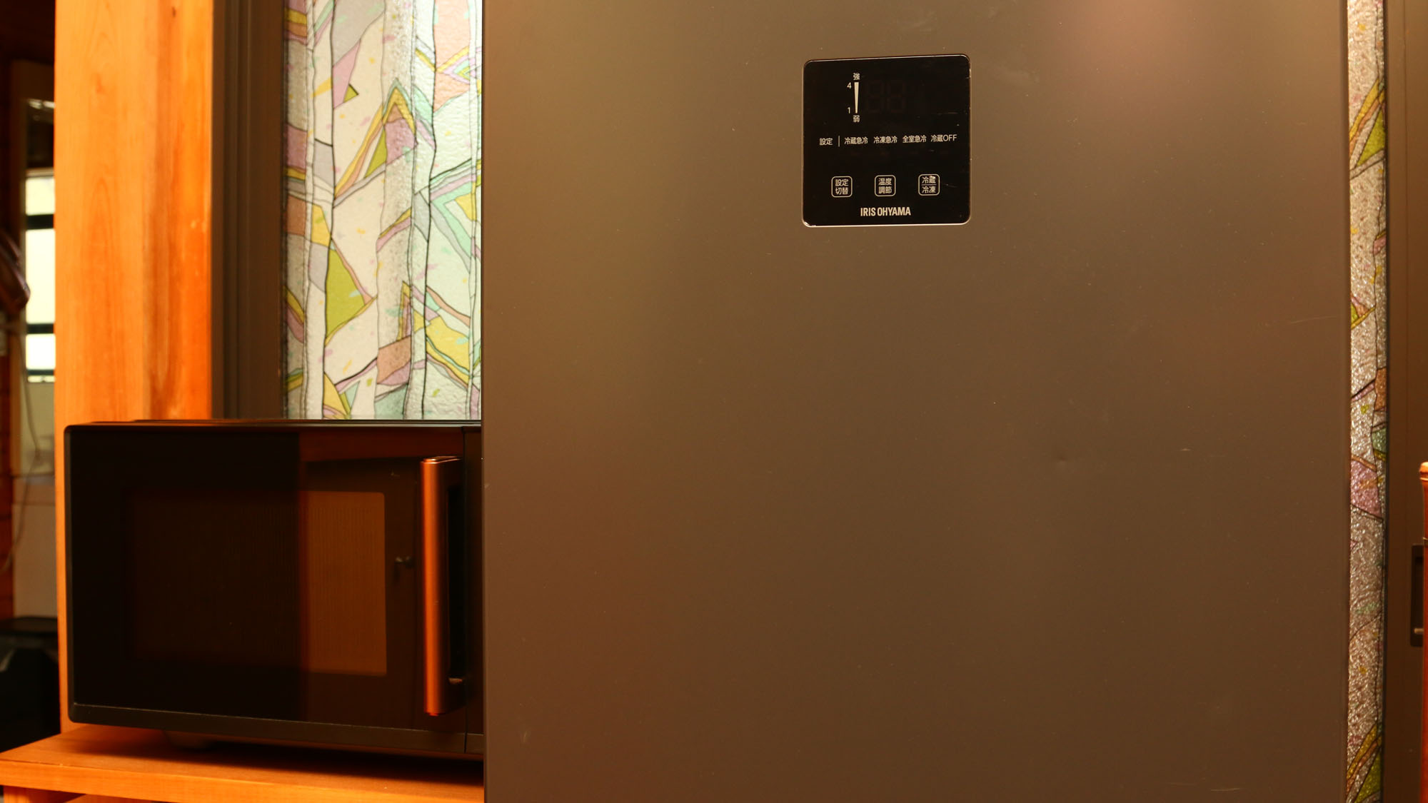 【設備・備品】新館にある共用冷蔵庫と電子レンジ*