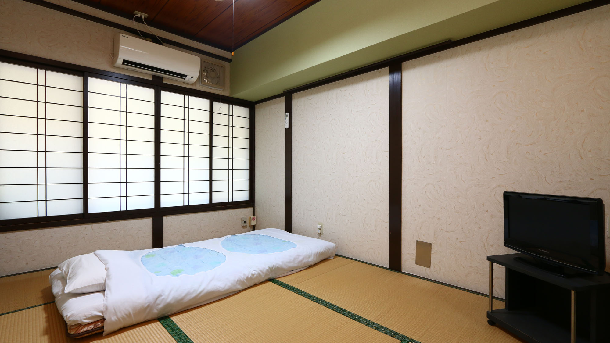 【客室】本館ー古民家民宿ーの客室の一例*