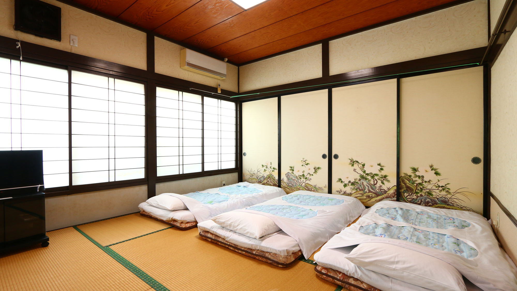 【客室】本館ー古民家民宿ーの客室の一例*
