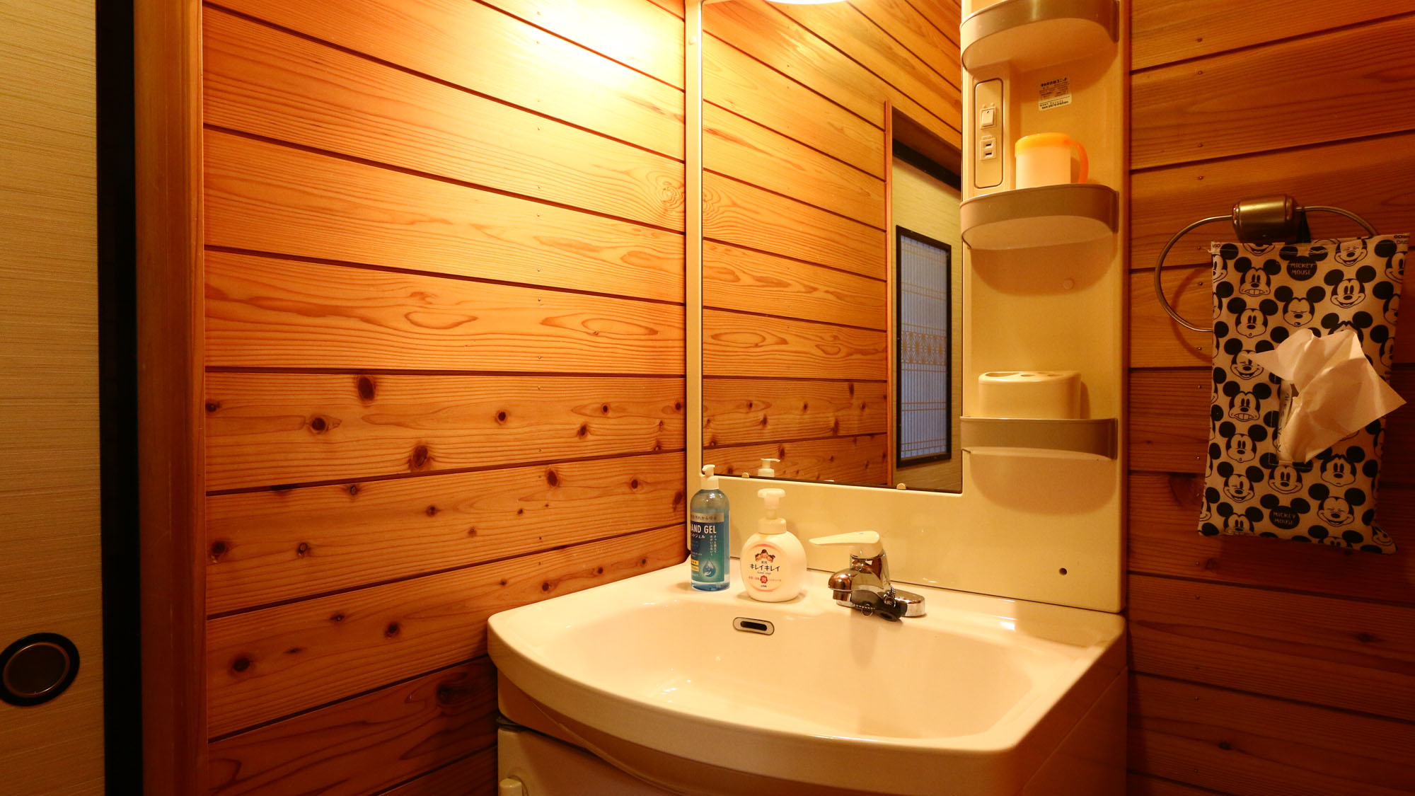 【客室】新館ーバリアフリー旅館ーの客室の一例*