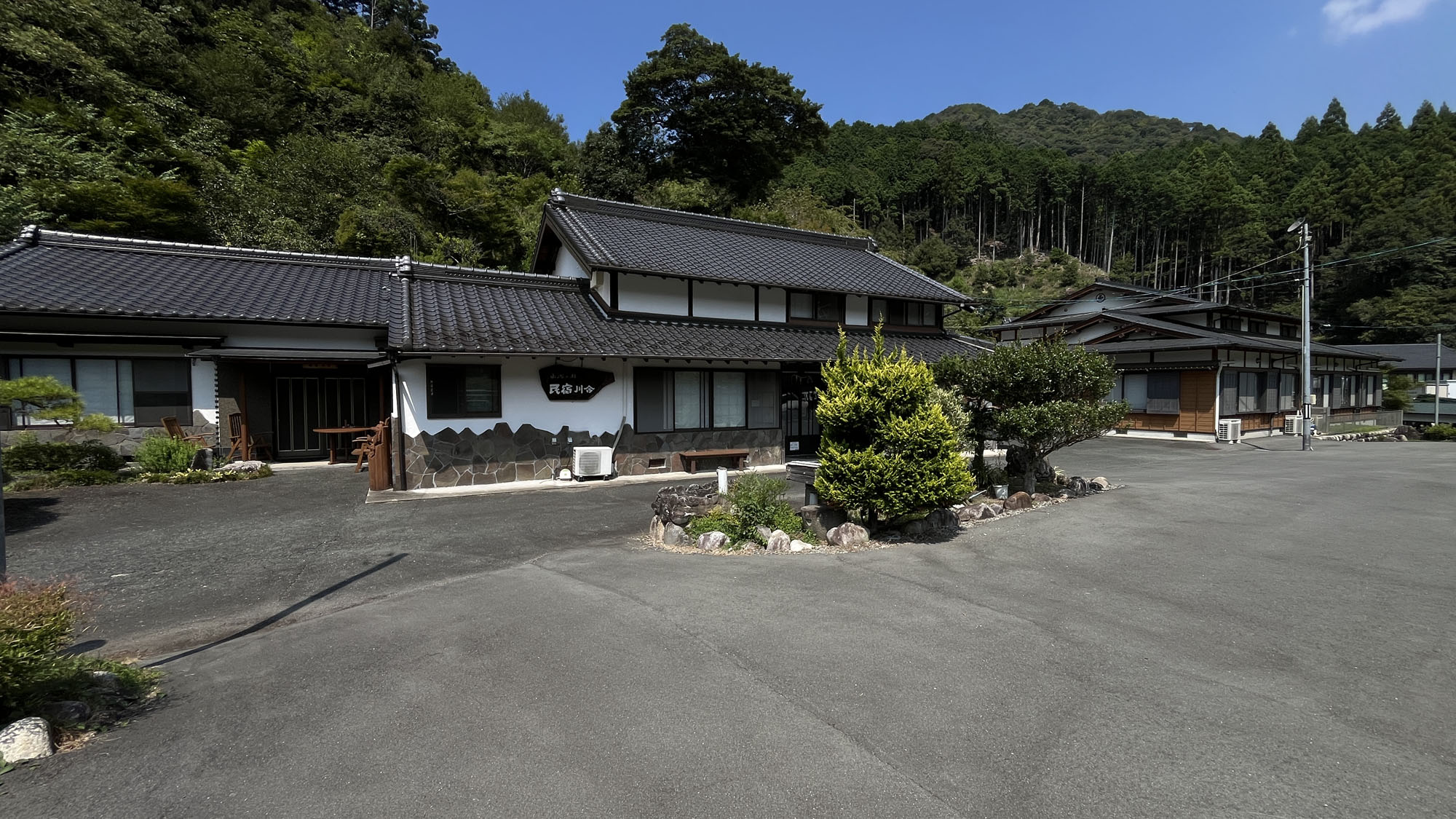 【外観】緑あふれる長閑な立地*