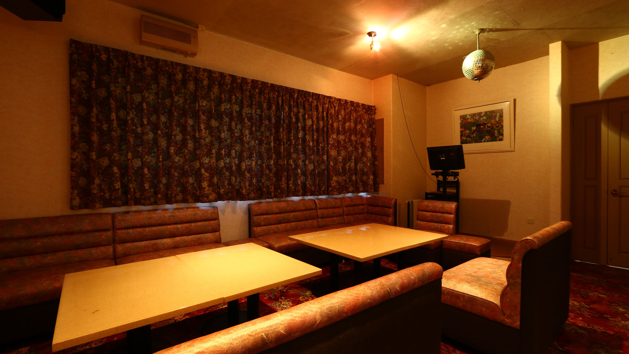 【施設】別館ー松宝庵ーにあるカラオケルーム*