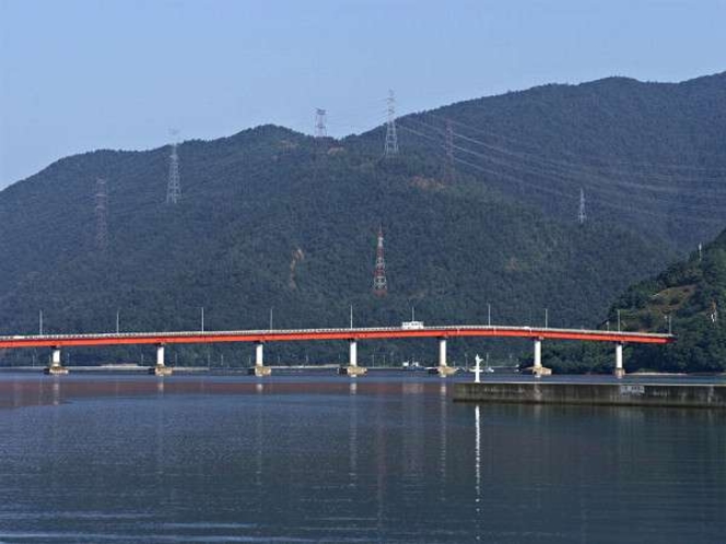 大島半島と青戸大橋