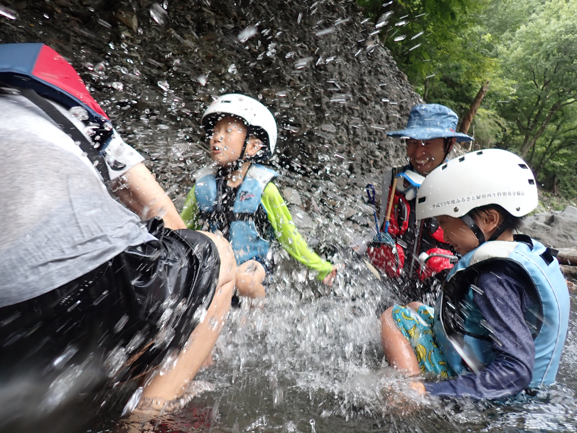 冷たい清流で思いっきり遊ぼう！