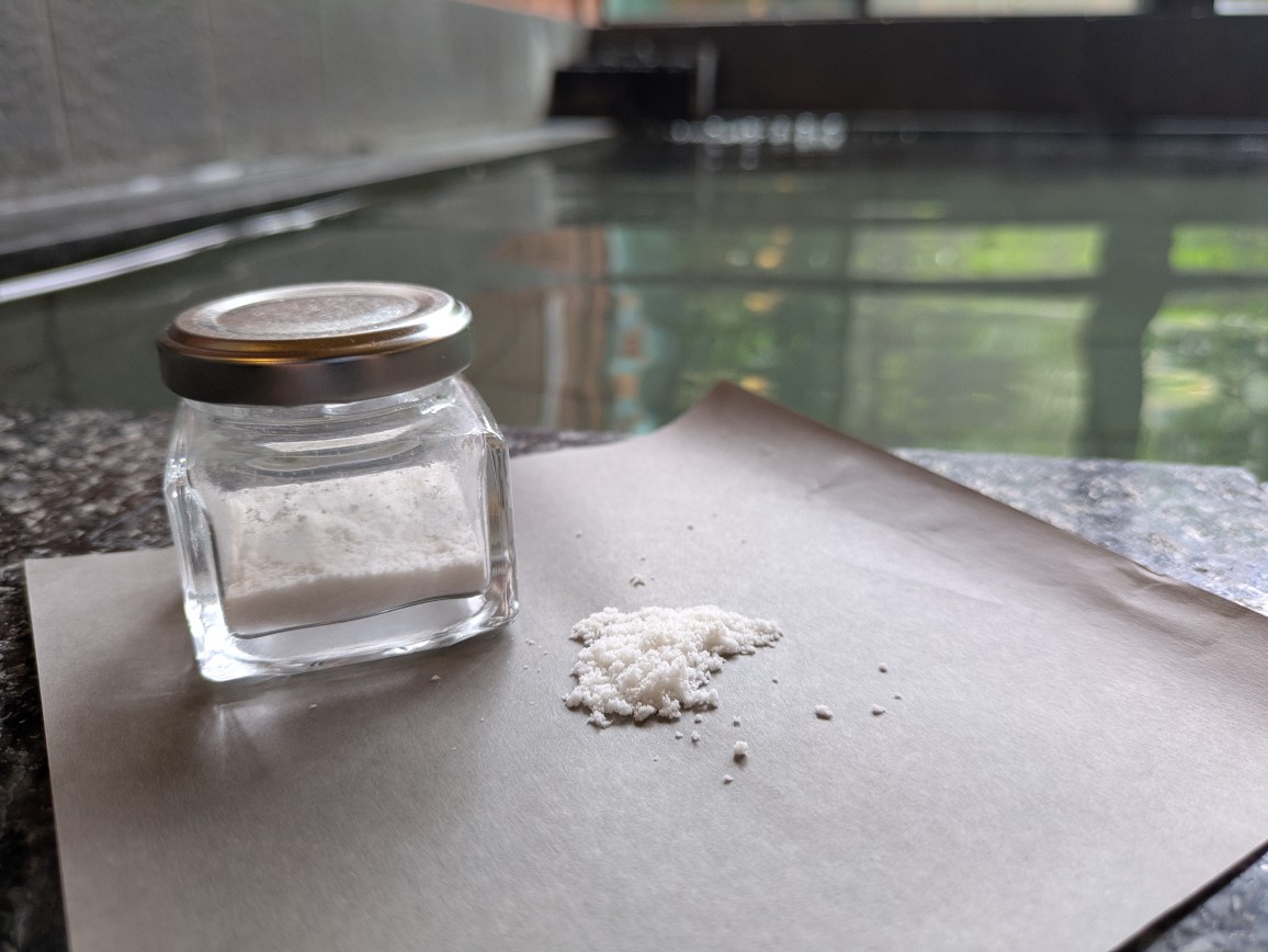ヘルシー美里の温泉から精製された塩