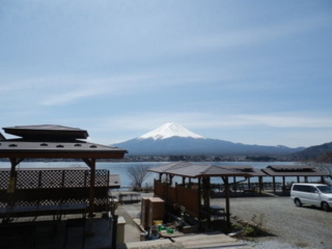 C型から眺めた富士山と河口湖