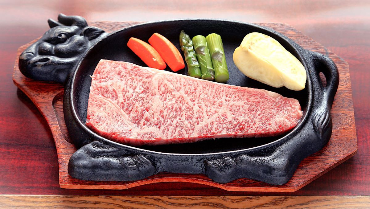 槍コース・A5飛騨牛極上ロース肉とサーロインステーキ鉄板焼き