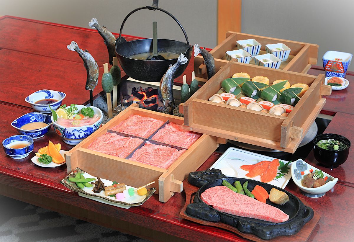 槍コース・A5飛騨牛極上ロース肉とサーロインステーキ鉄板焼き