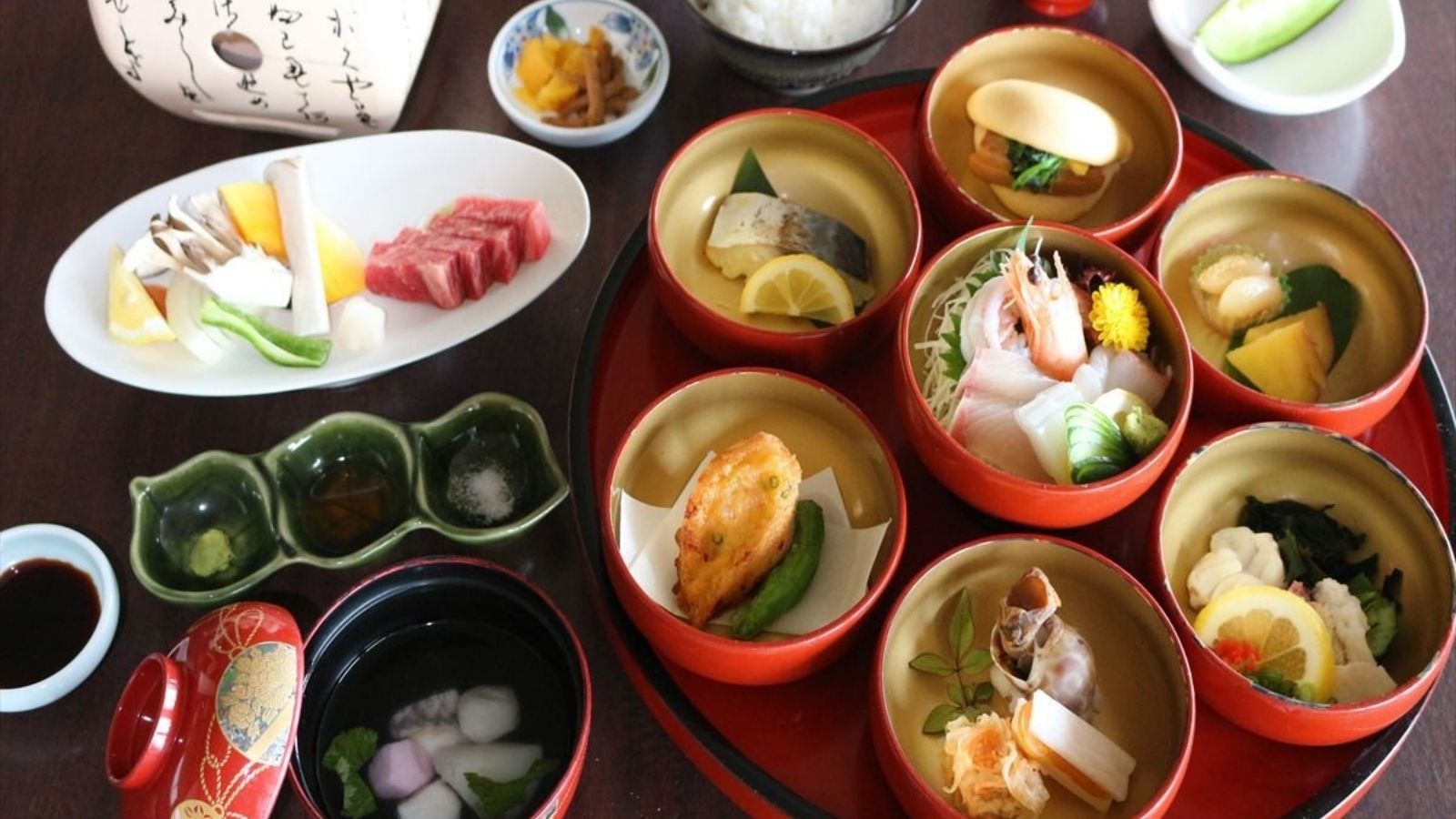 【彩り卓袱】・【Ａ5長崎和牛】（イメージ）