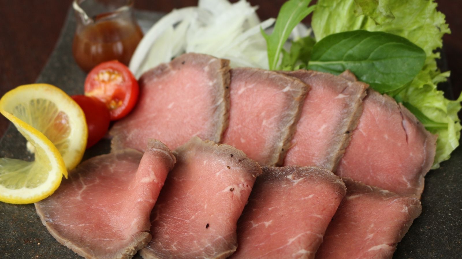 低温調理の和牛ローストビーフ 