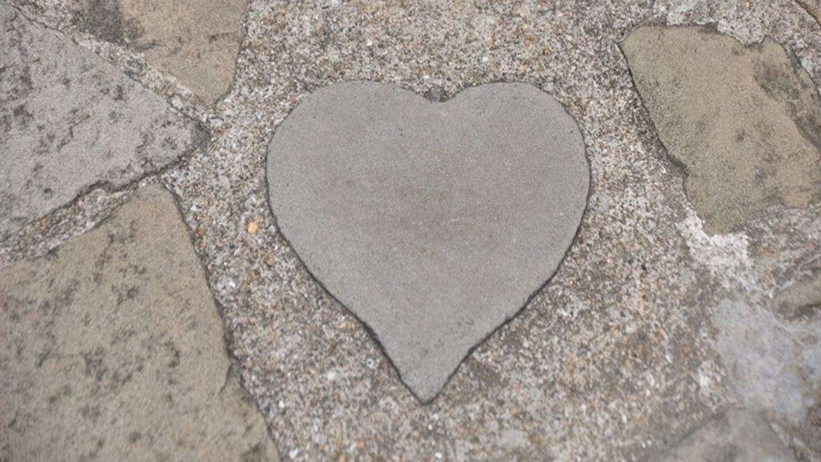 ハートの石