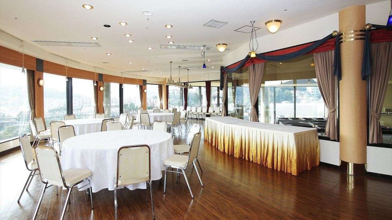 レストラン　バグース