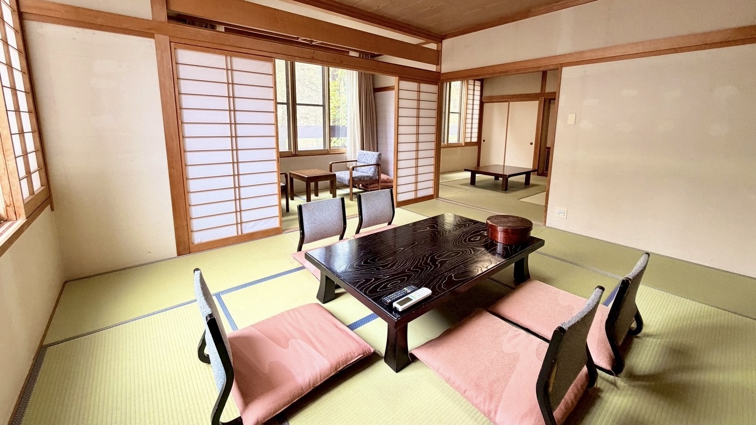 2間続きの和室　西館18畳～22畳＋広縁