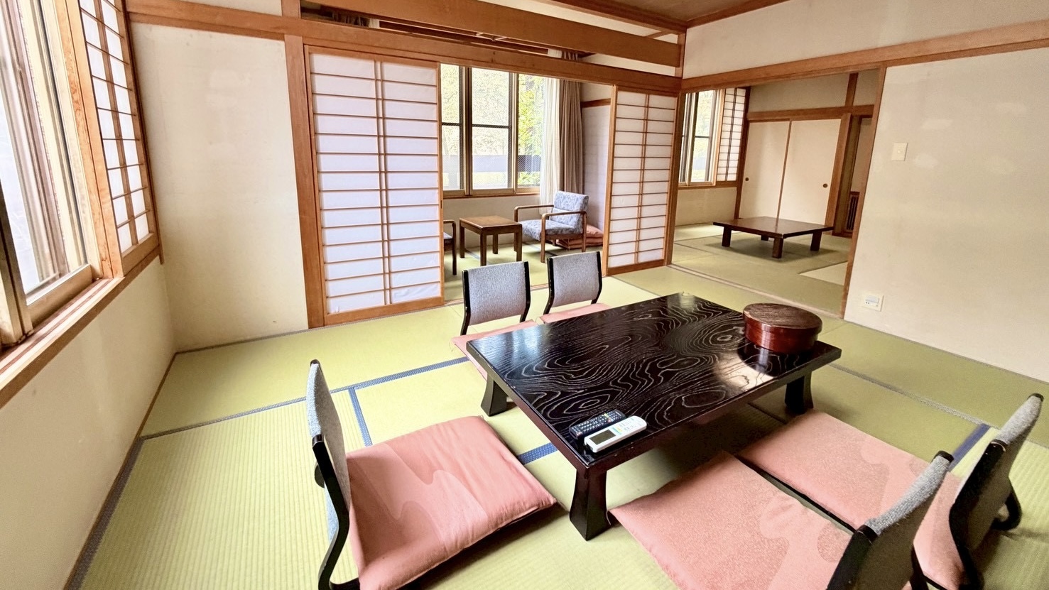 2間続きの和室　西館18畳～22畳＋広縁