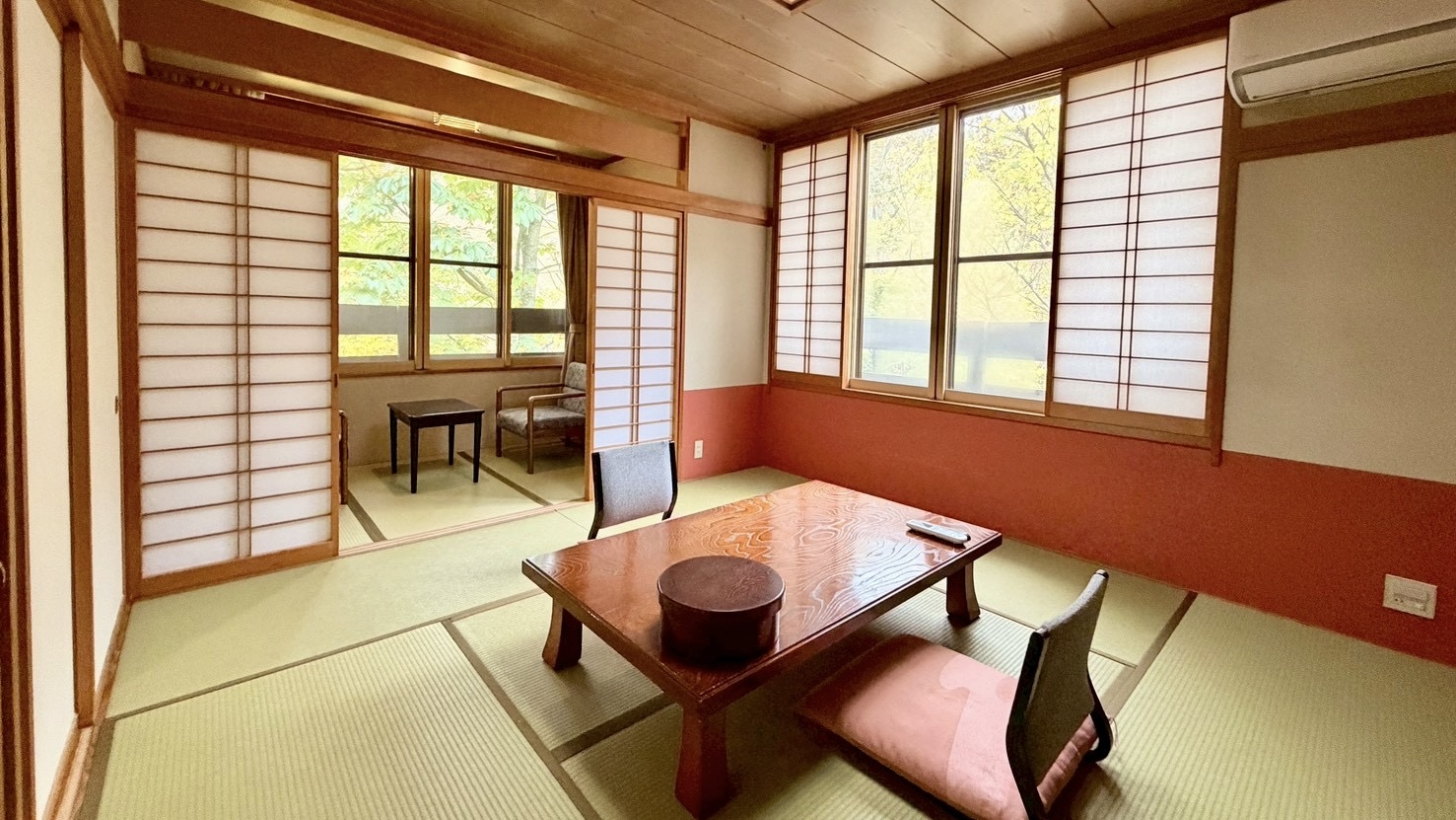 西館　和室8畳＋縁