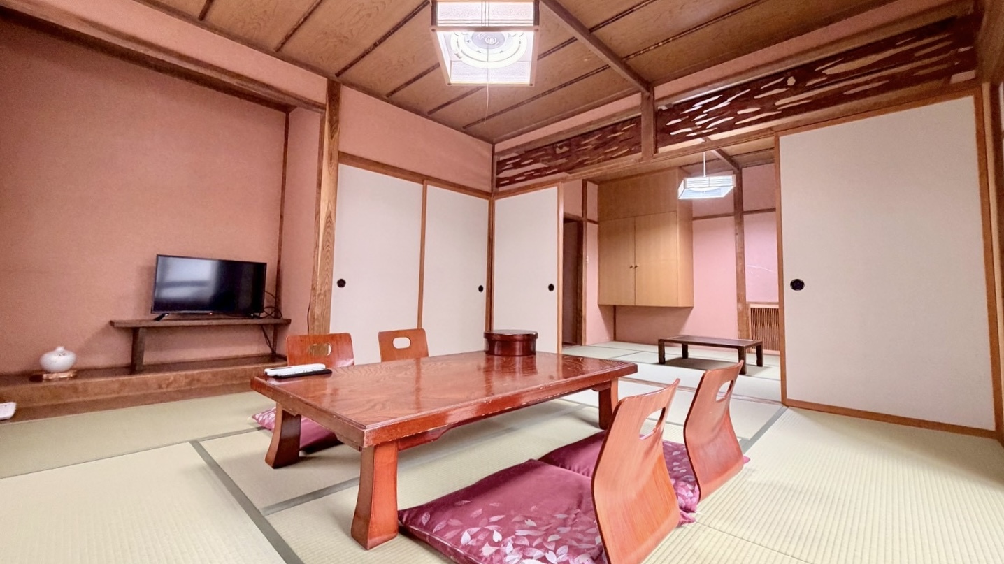 2間続きの和室　東館14畳＋縁