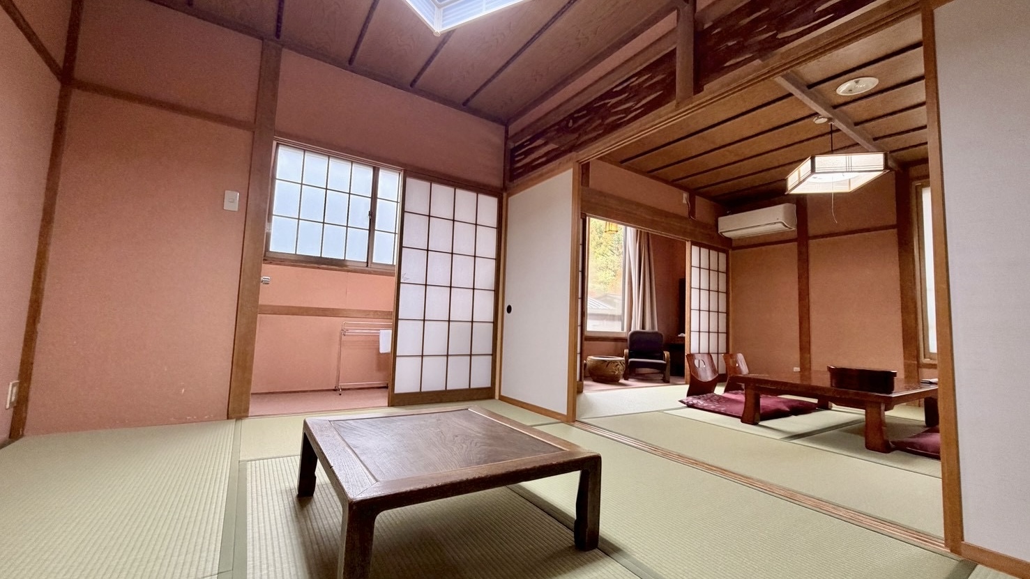 2間続きの和室　東館14畳＋縁