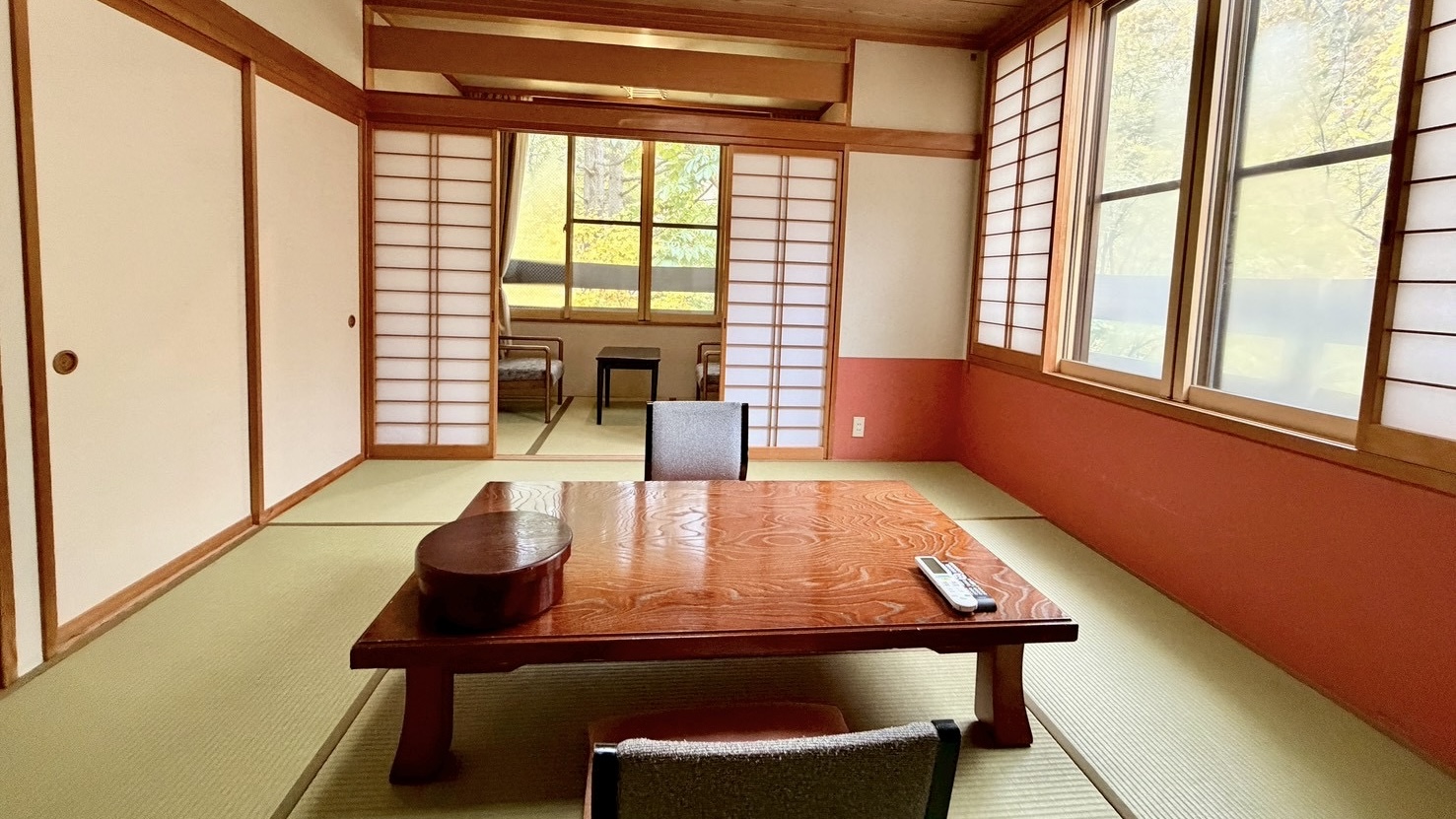 西館　和室8畳＋縁