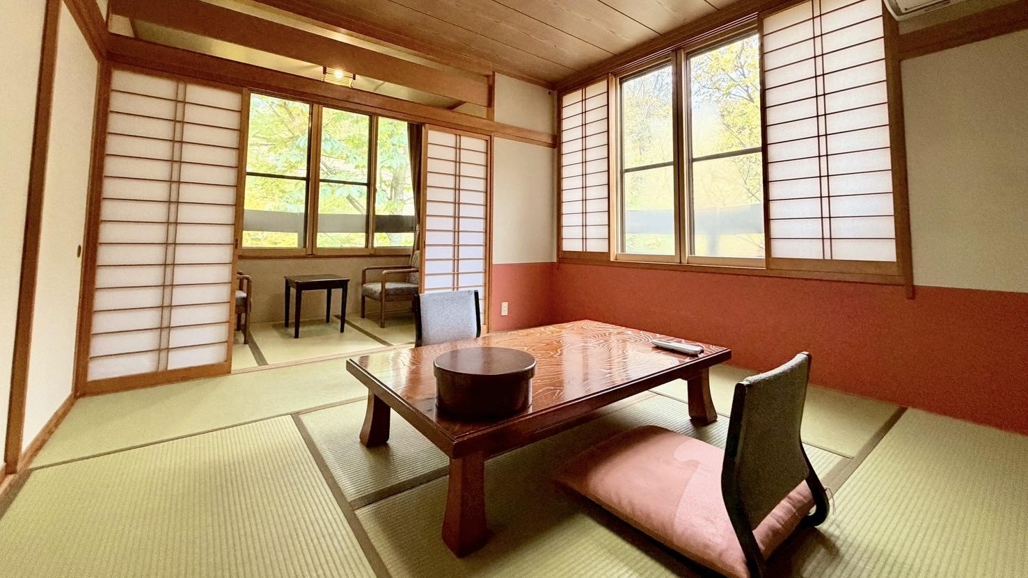 西館　和室8畳＋縁