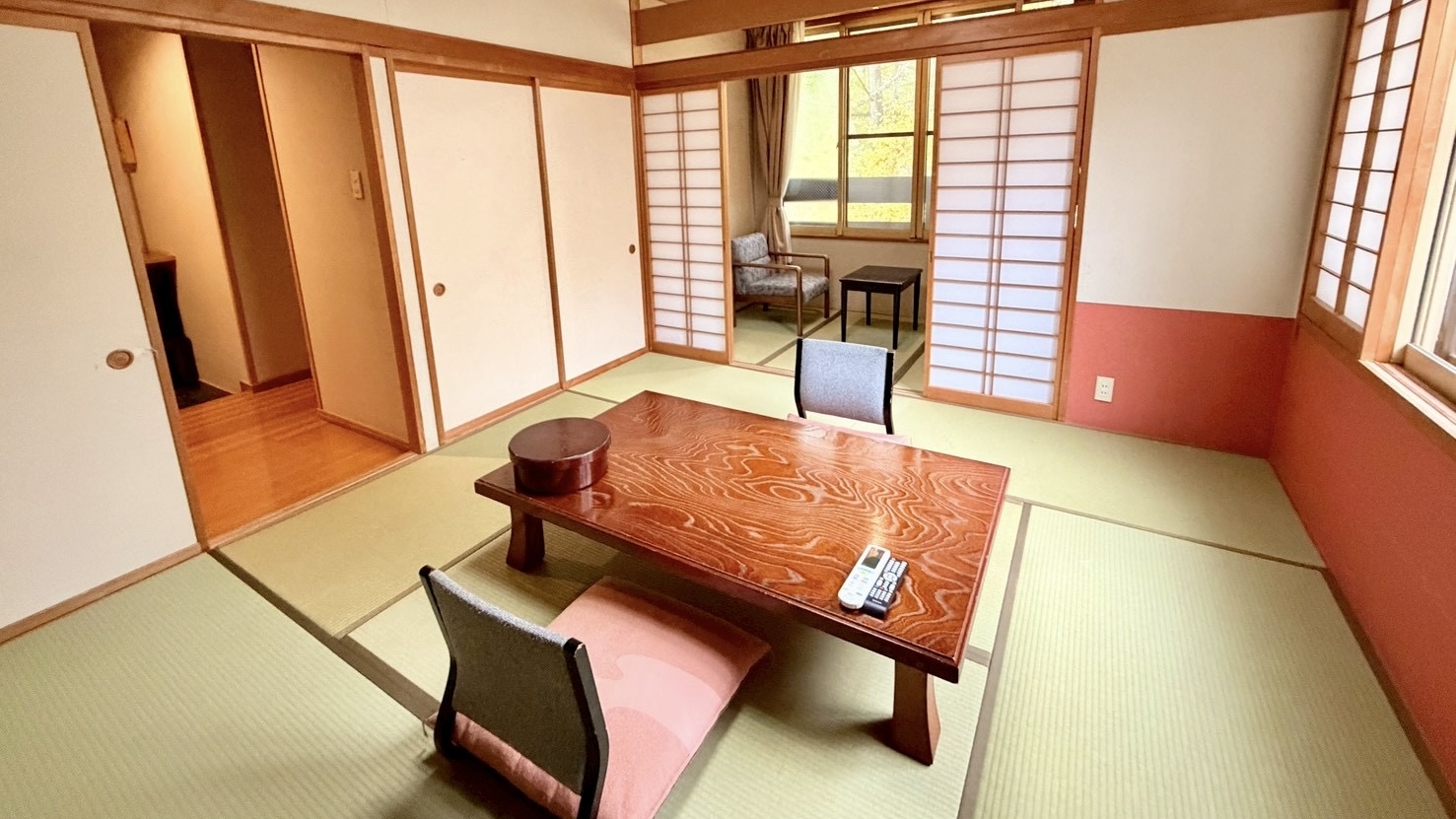 西館　和室8畳＋縁