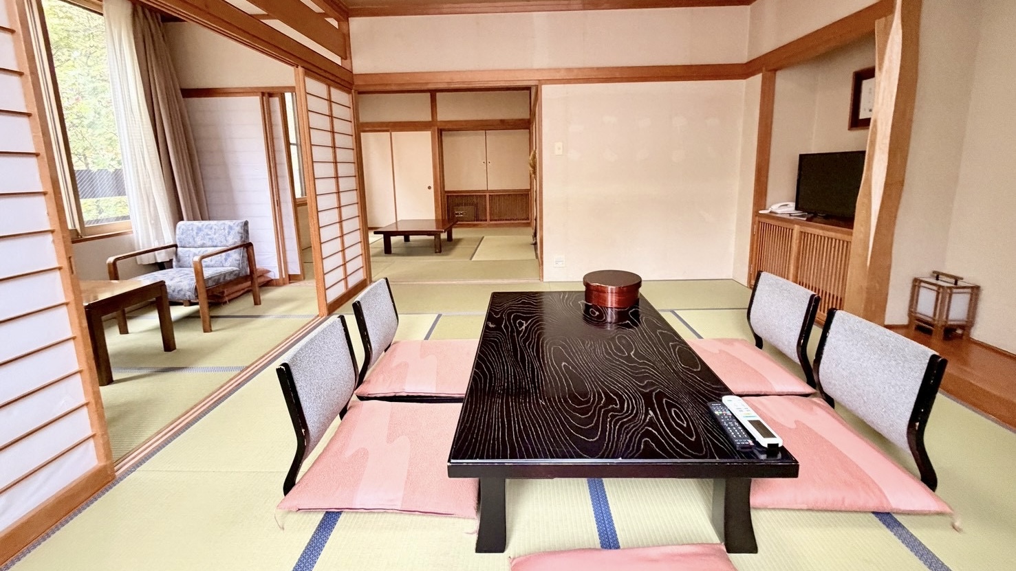 2間続きの和室　西館18畳～22畳＋広縁