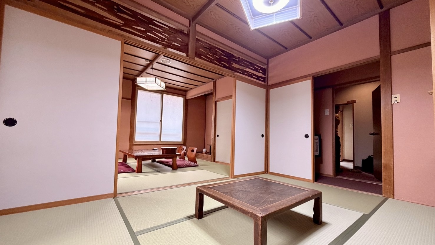 2間続きの和室　東館14畳＋縁