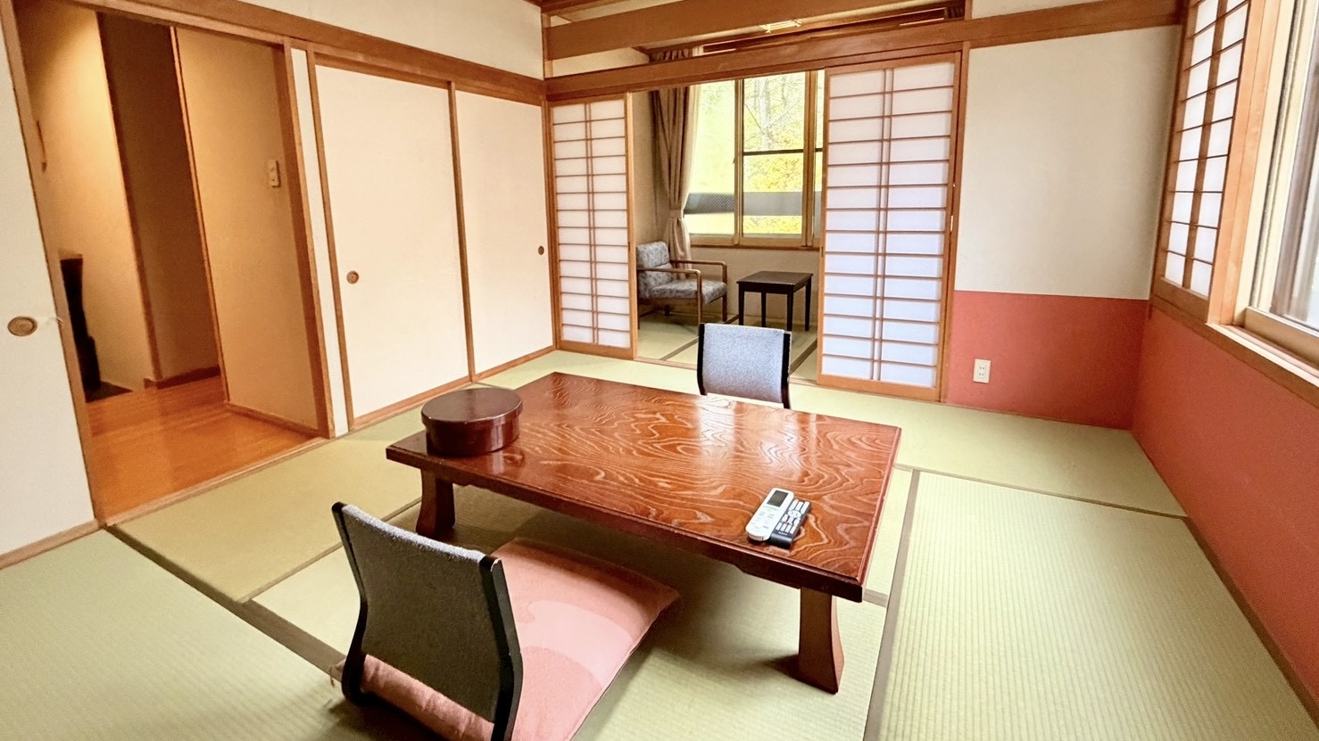 西館　和室8畳＋縁