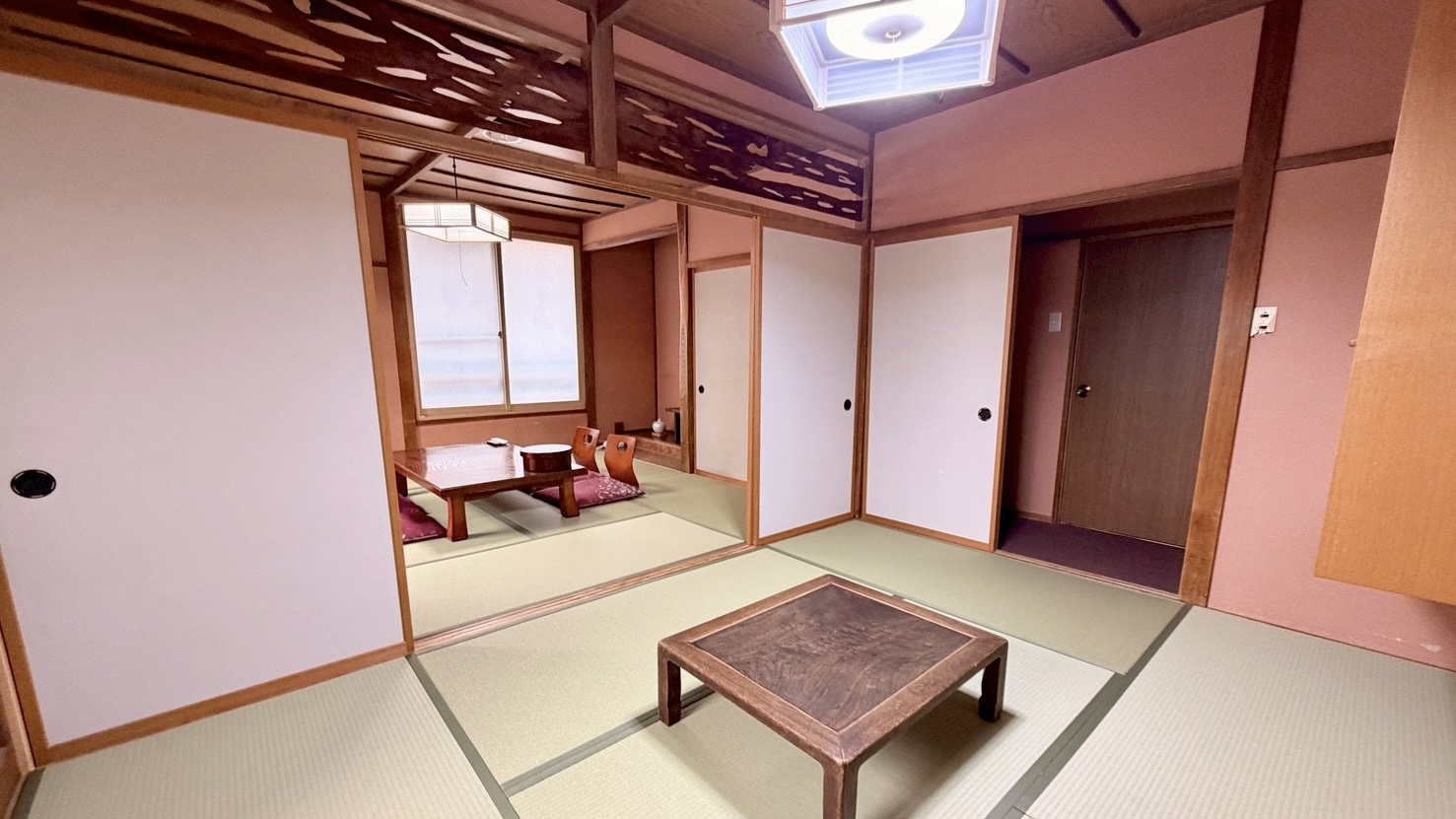 2間続きの和室　東館14畳＋縁