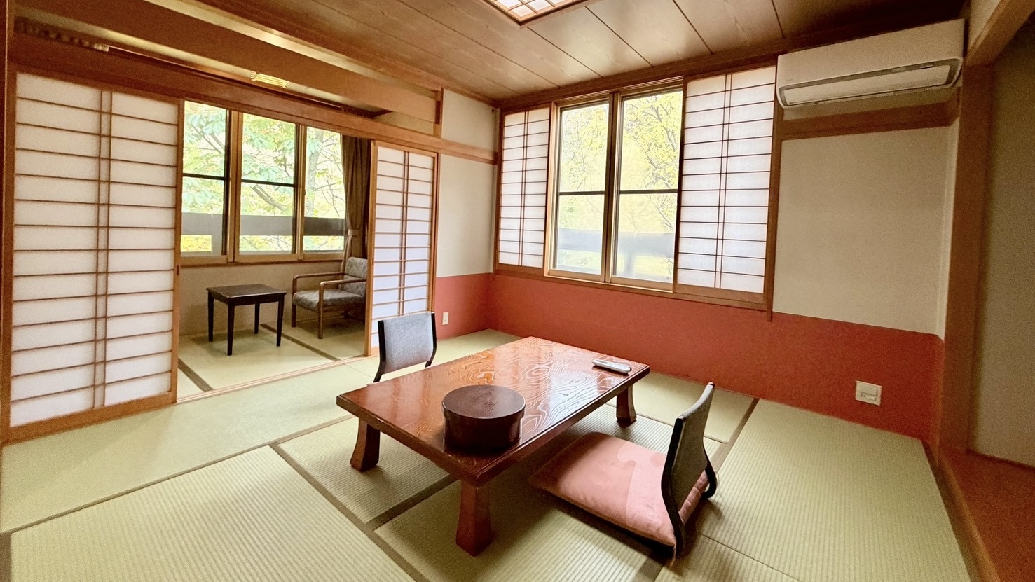 西館　和室8畳＋縁