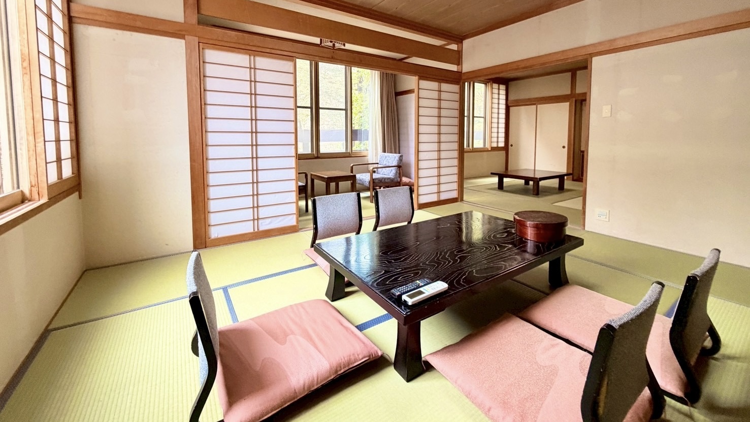 2間続きの和室　西館18畳～22畳＋広縁