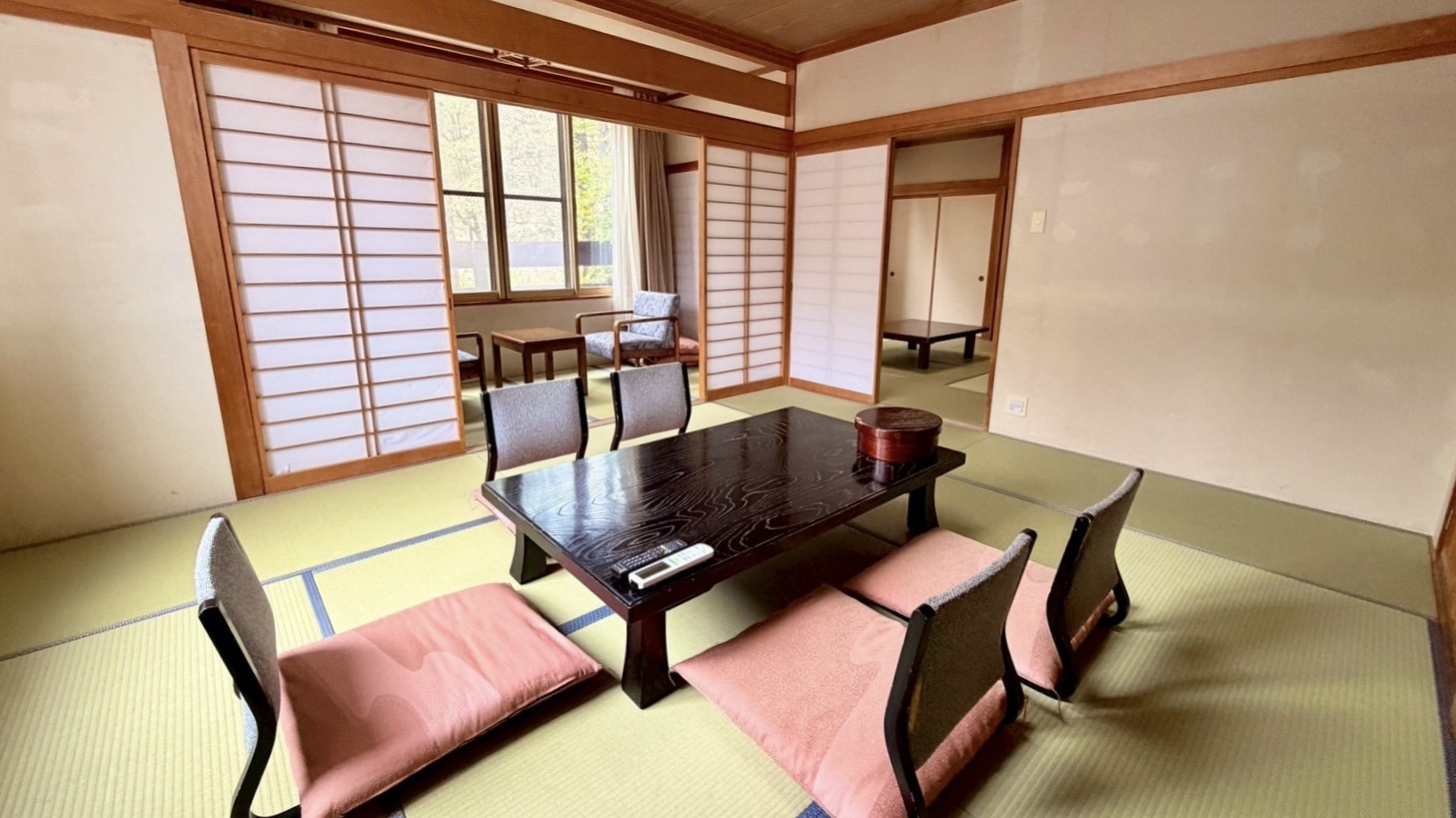 2間続きの和室　西館18畳～22畳＋広縁